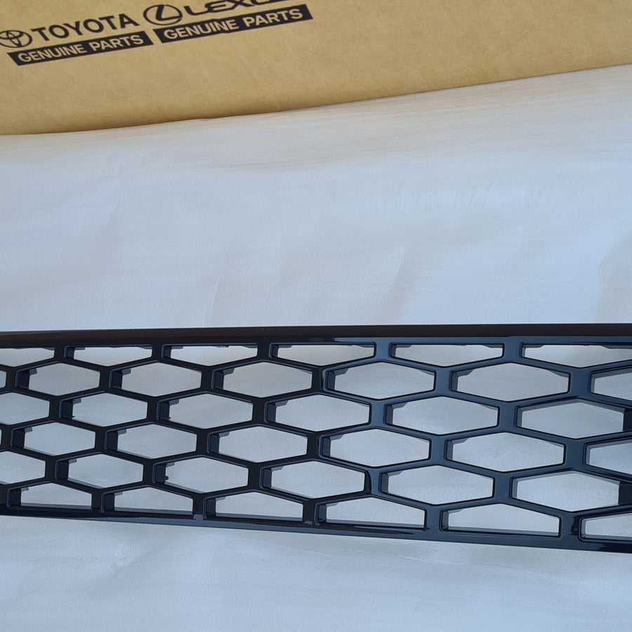 PRE-ORDER TOYOTA HILUX 2026 GENUINE GLOSS BLACK GRILL