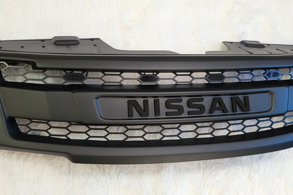 NISSAN NAVARA D40 PATHFINDER/ FACELIFT COMPLETE V2 GRILL BLACK LOGO 2010-2015
