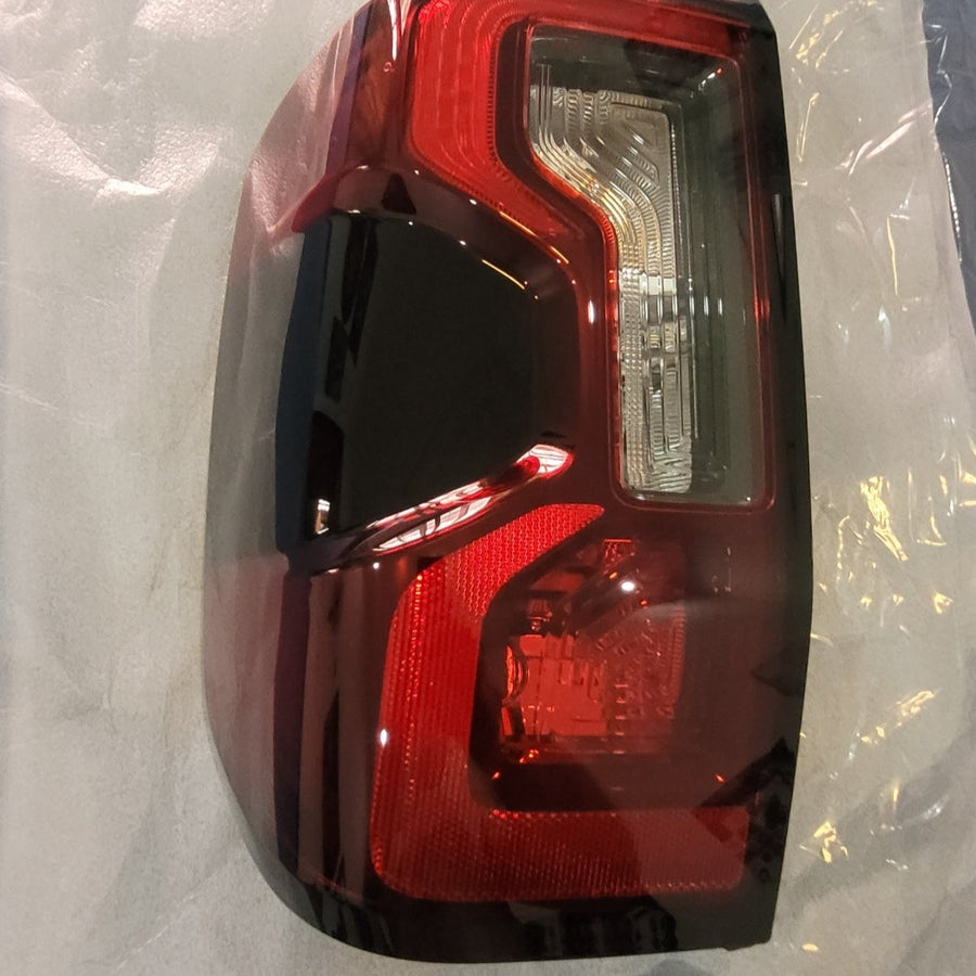 Genuine Ford Ranger 2023-2026 Rear Light Unit(Non BLIS radar sensor) FOGLIGHT VERSION!