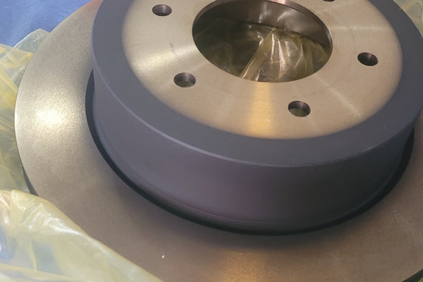 FULL KIT GENUINE FORD RANGER/RAPTOR  2023-2025 REAR SET OF BRAKE PADS+2 REAR DISCS