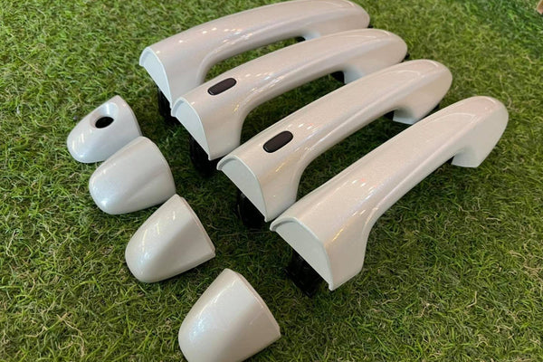 TOYOTA HILUX  DOOR HANDLE SET WHITE