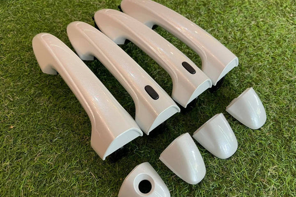 TOYOTA HILUX  DOOR HANDLE SET WHITE