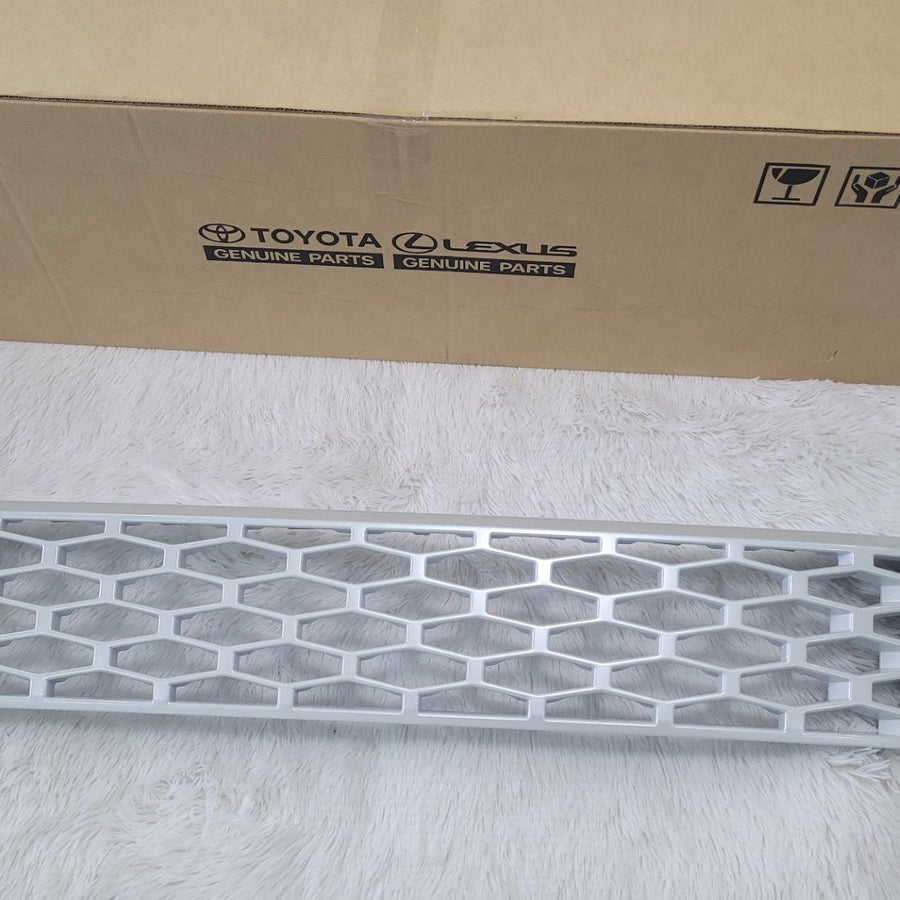 PRE-ORDER TOYOTA HILUX 2026 GENUINE WHITE GRILL