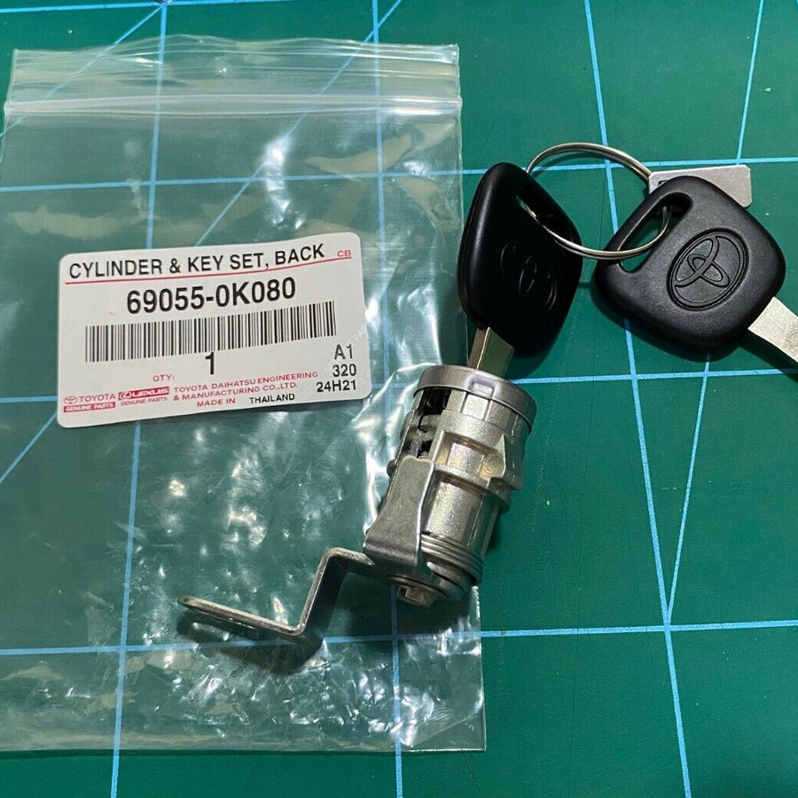 TOYOTA HILUX GENUINE TAILGATE LOCK SET WITH KEYS 2015=2023