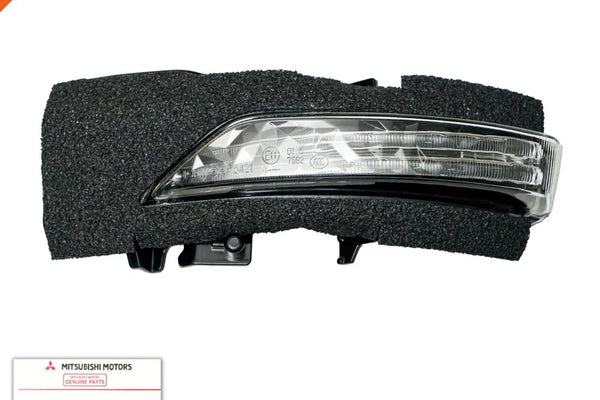 GENUINE Left Mirror Indicator Light LH Mitsubishi L200 Triton MR Pajero Sport QE QF