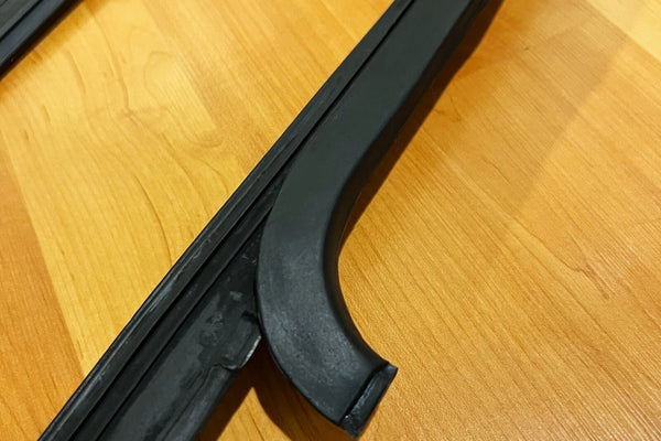 Toyota Hilux LN85 Pickup Truck door window seal 88-97