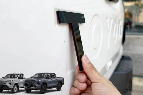 TOYOTA HILUX 2026 TAILGATE LOGO ABS MATT BLACK/GLOSS BLACK/WHITE/RED