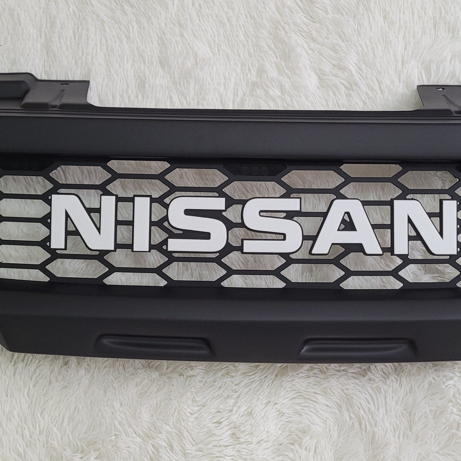 NISSAN NAVARA D40 2005-2010 GRILL WHITE NISSAN V2